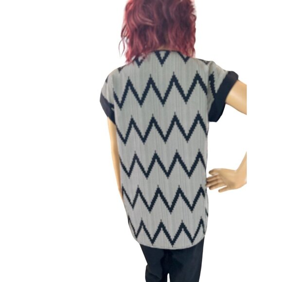 (6 for $25)faith & joy Short Sleeve Chevron Loose Fit Blouse size small - Picture 6 of 8